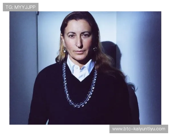 开云集团旗下品牌miumiu的历史沿革与品牌故事，了解其成长与变革历程